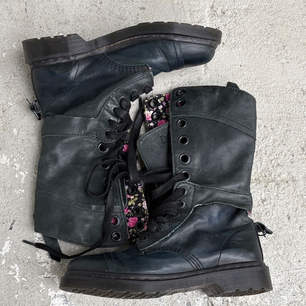 Dr Martens Triump 1914 floral combat boots